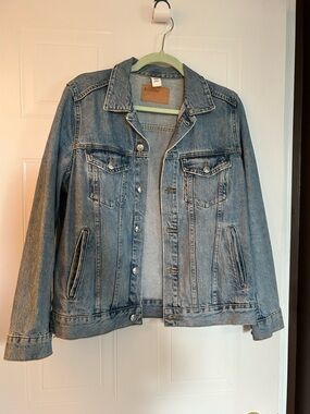 H&M Women’s Light Blue Denim Jacket with Button Front